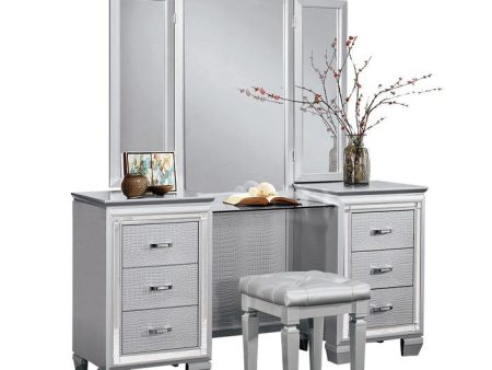 Allura Vanity Dresser with Mirror in Silver 1916-15* For Sale